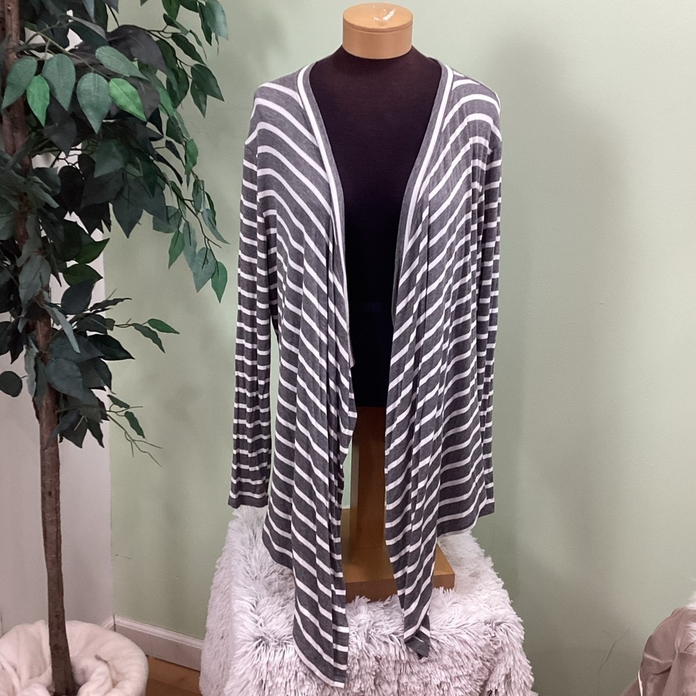 So open front cardigan Juniors XL gray and white stripe long sleeve fron…